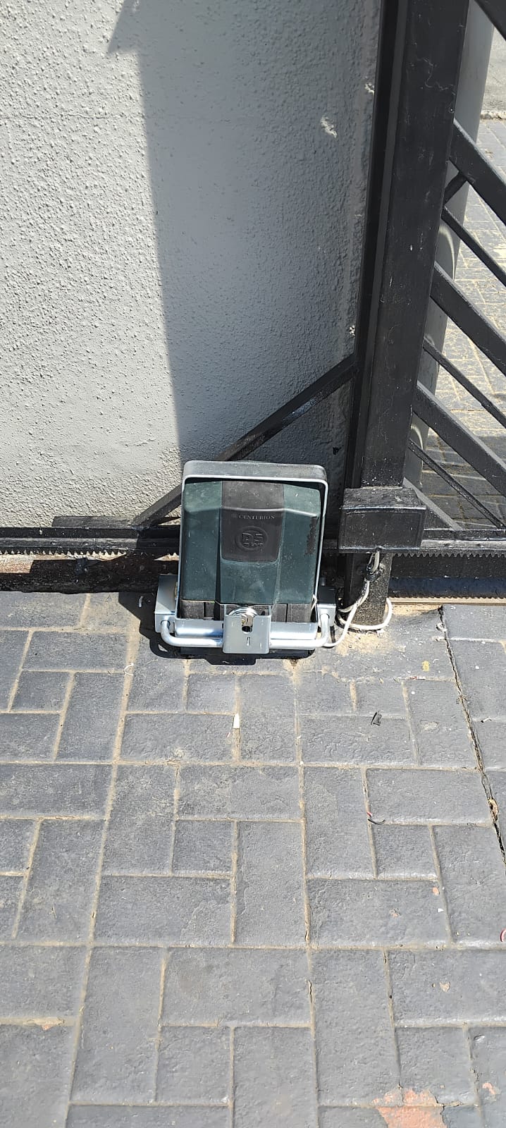 Gate motor installation