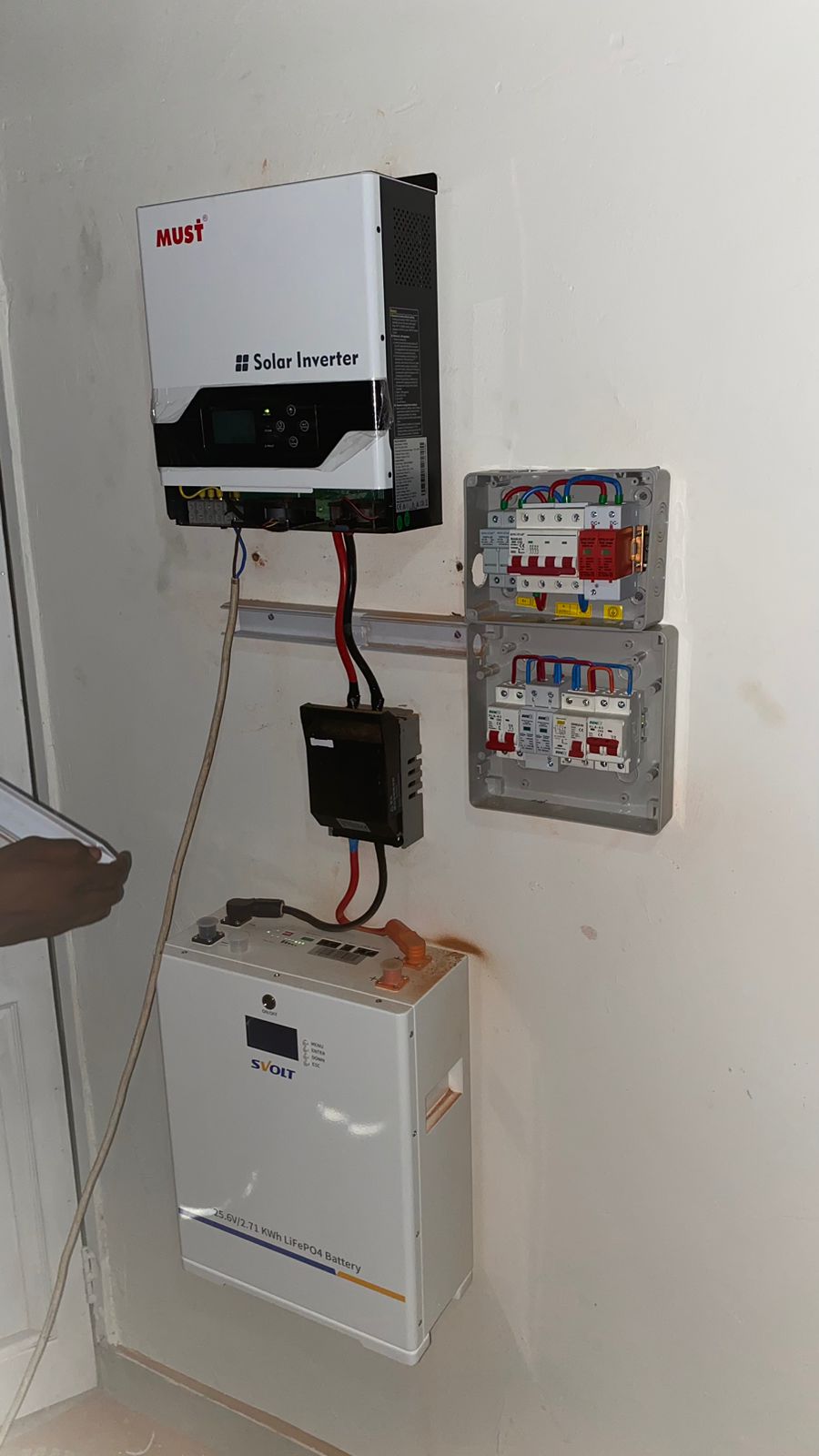 Solar inverter and battery system